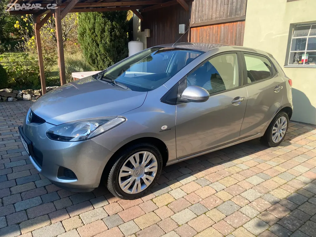 Mazda 2 1.3i, najeto jen 74tis km, po servisu